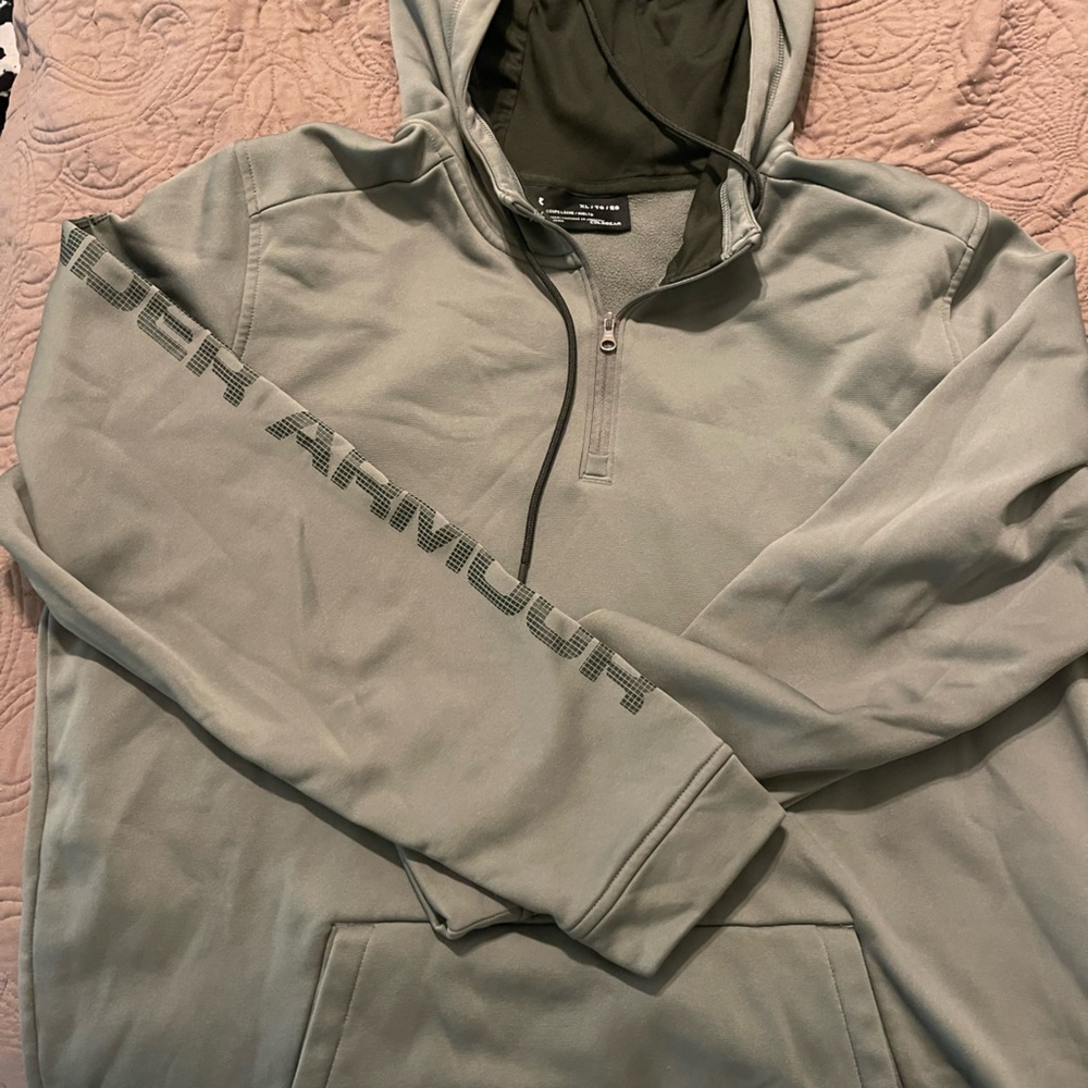Men’s quarter zip UA hoodie
